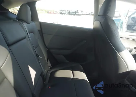 2024 Tesla Model Y из США, поврежденный, VIN 7SAYGDED1RF052031